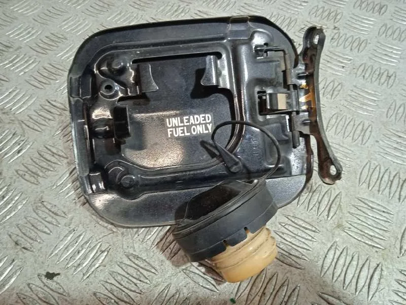 Tapa Exterior Combustible para Toyota Corolla (E12)