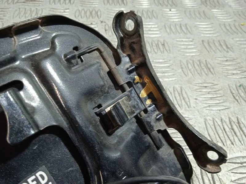 Tapa Exterior Combustible para Toyota Corolla (E12)