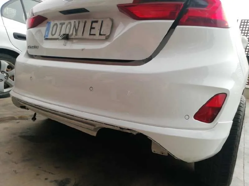 Paragolpes Trasero para Ford Fiesta (Ce1)