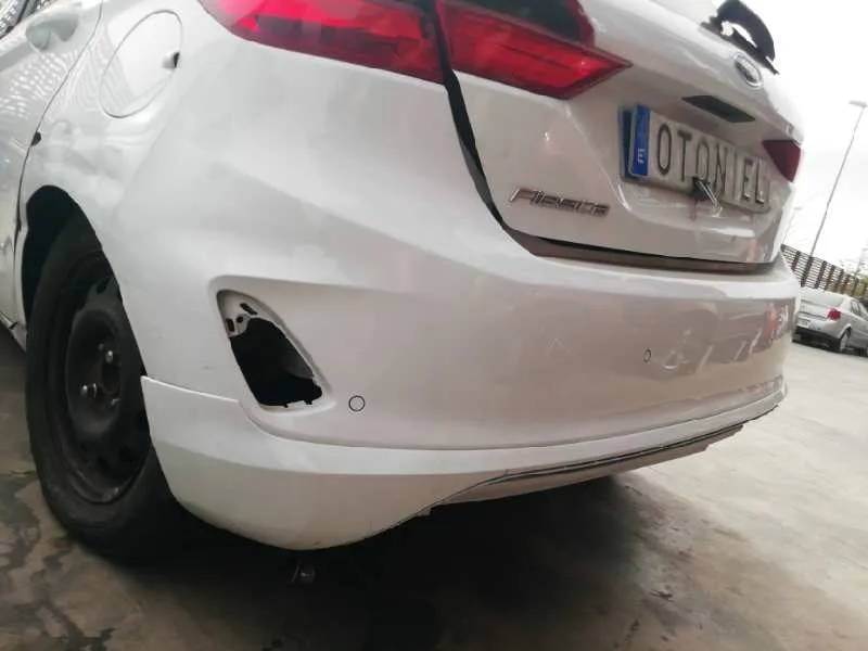 Paragolpes Trasero para Ford Fiesta (Ce1)
