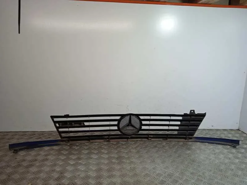 Rejilla Delantera para Mercedes-Benz Vito (W638) Combi