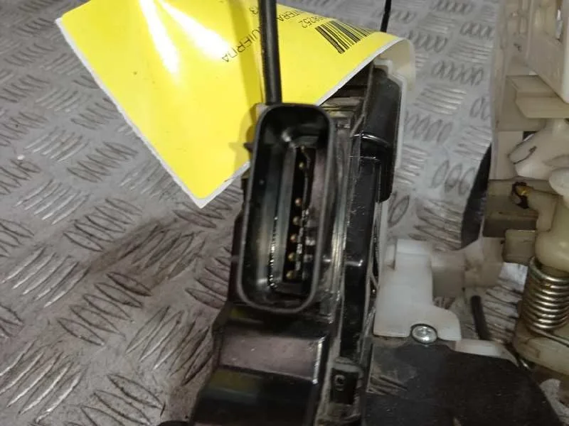 Cerradura Puerta Delantera Izquierda para Kia Carens ( )