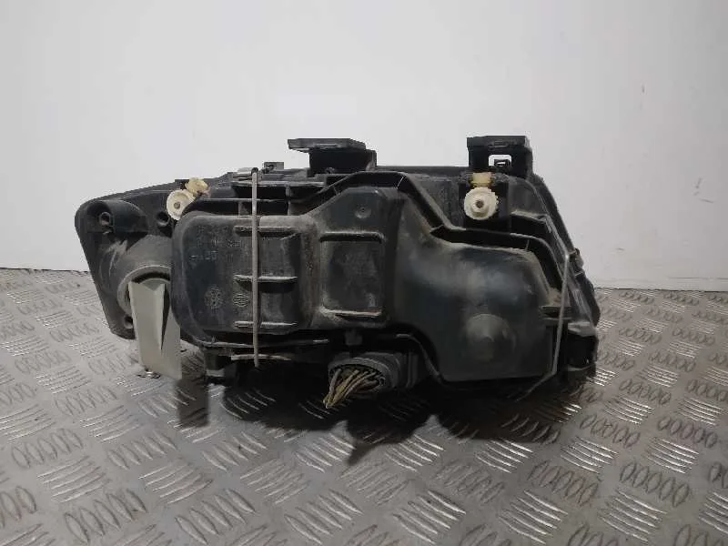 Faro Izquierdo para Audi A6 Berlina (4B2)