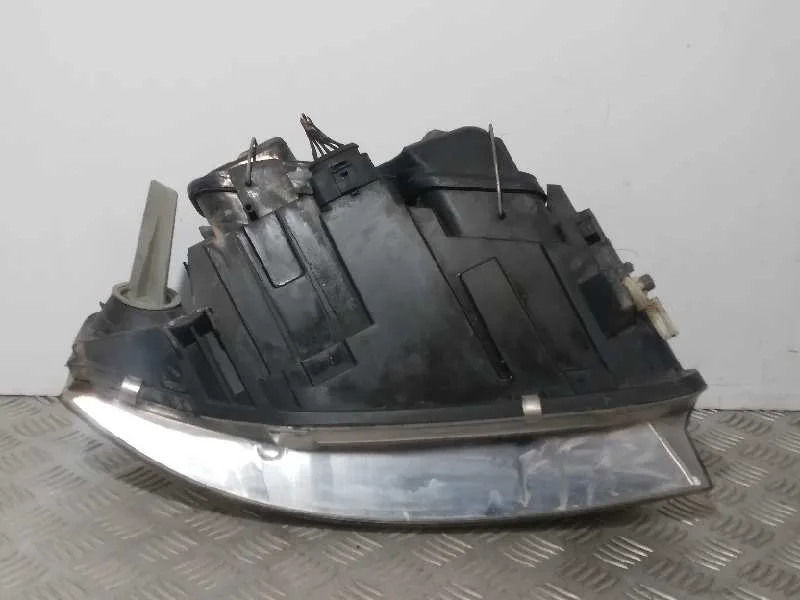 Faro Izquierdo para Audi A6 Berlina (4B2)