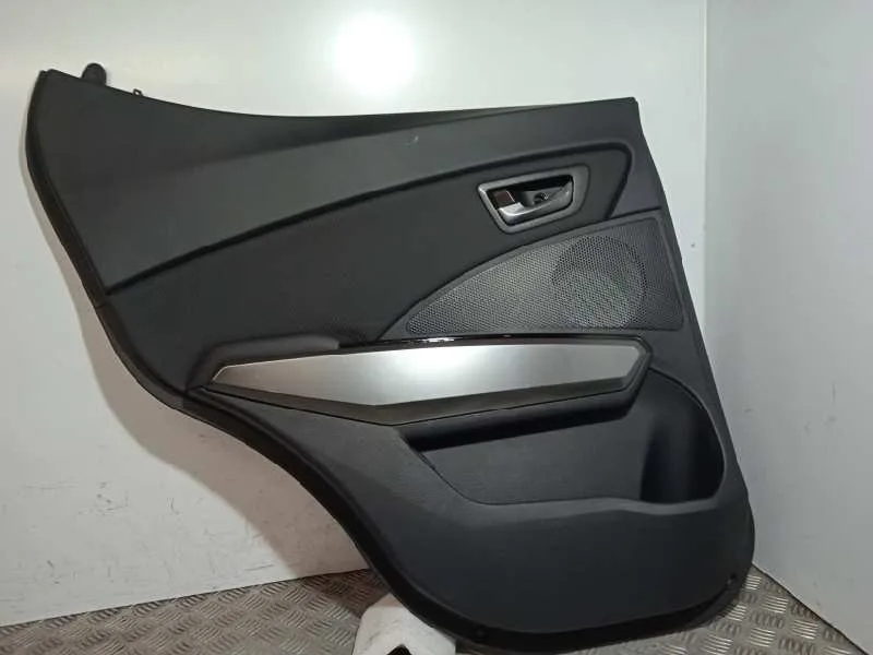 Guarnecido Puerta Trasera Izquierda para Ssangyong Tivoli