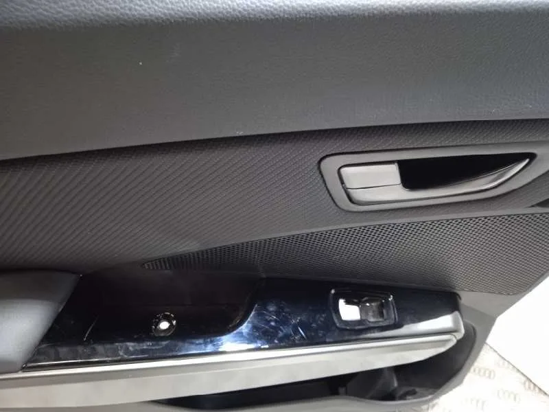 Guarnecido Puerta Trasera Izquierda para Ssangyong Tivoli