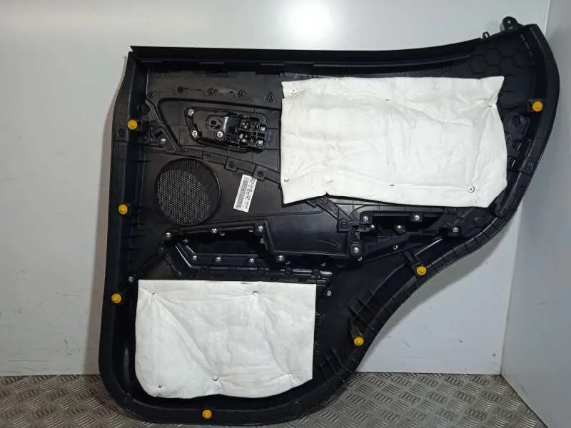 Guarnecido Puerta Trasera Izquierda para Ssangyong Tivoli