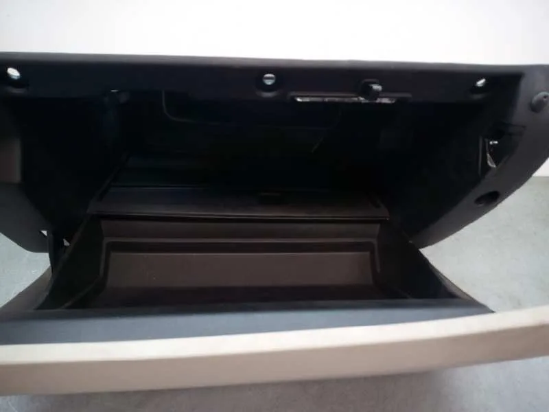 Guantera para Volvo V40