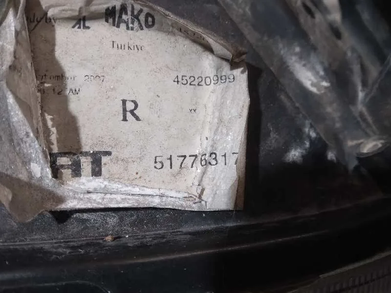 Faro Derecho para Fiat Linea (110)