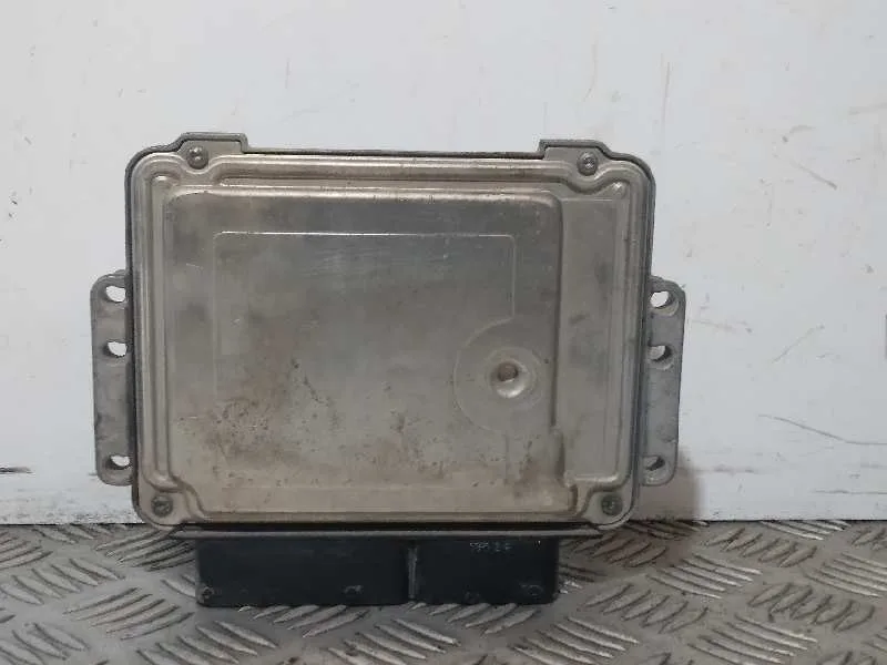 Centralita Motor Uce para Opel Zafira B