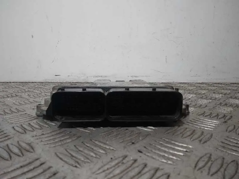 Centralita Motor Uce para Opel Zafira B