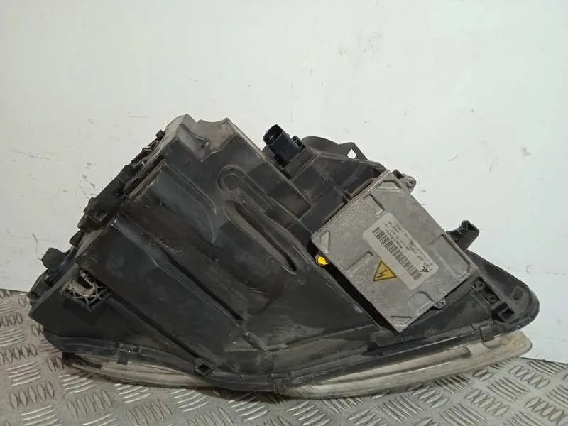 Faro Izquierdo para Audi A4 Avant (8E)