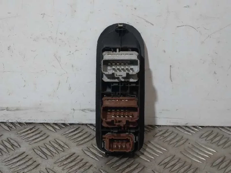 Mando Elevalunas Delantero Izquierdo para Renault Megane Ii Classic Berlina