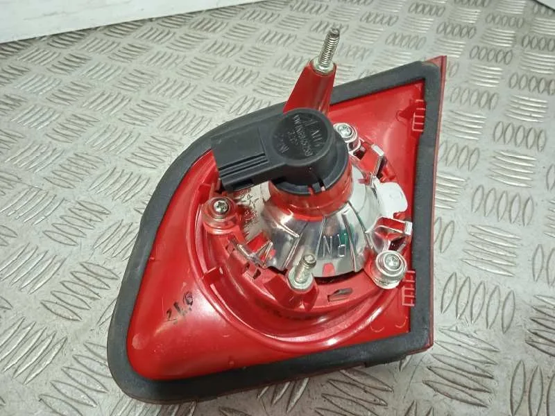 Piloto Trasero Izquierdo Interior para Volkswagen Passat Berlina (3C2)