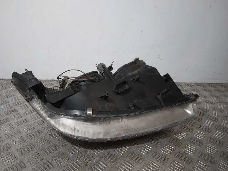 Faro Izquierdo para Nissan Primera Berlina (P12)