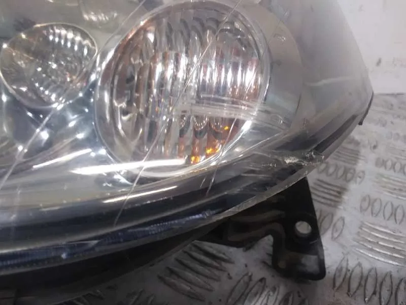 Faro Izquierdo para Nissan Primera Berlina (P12)