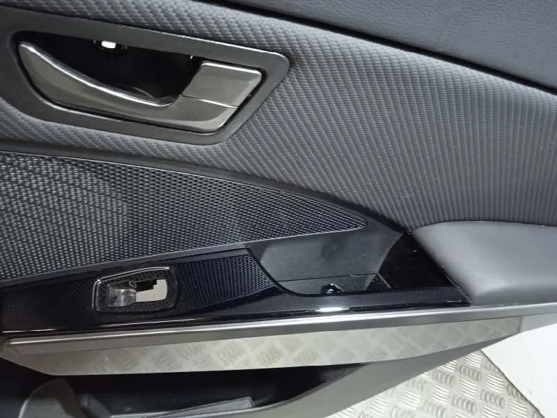 Guarnecido Puerta Trasera Derecha para Ssangyong Tivoli