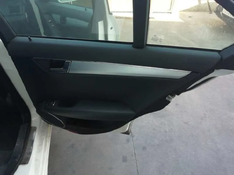 Guarnecido Puerta Trasera Derecha para Mercedes-Benz Clase C (W204) Berlina