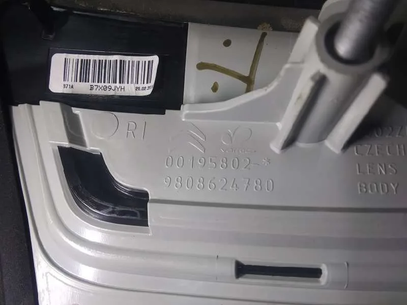 Piloto Trasero Derecho Interior para Citroën C4 Lim.