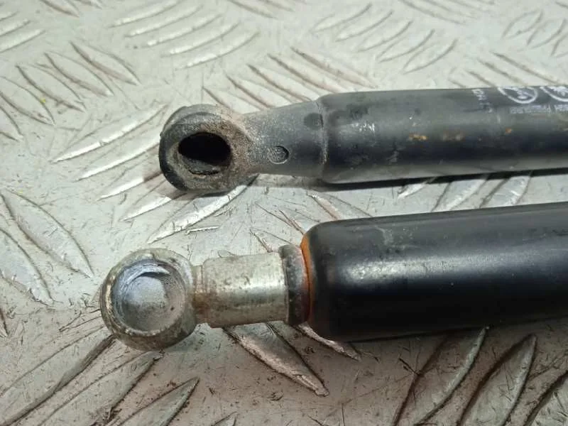 Amortiguadores Maletero / Porton para Honda Civic Berlina (Fn)