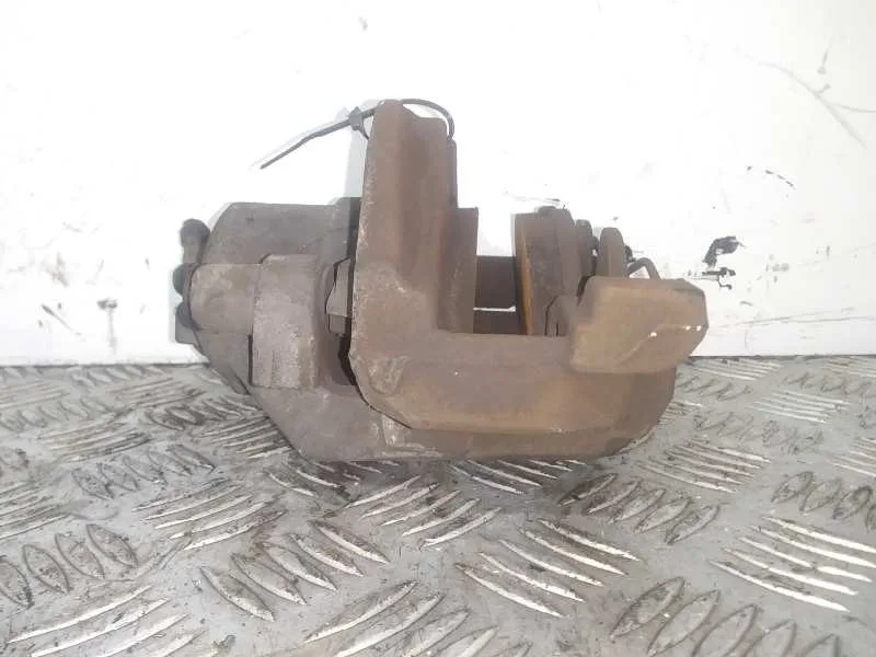 Pinza Freno Delantera Derecha para Ford Focus Lim. (Cb8)