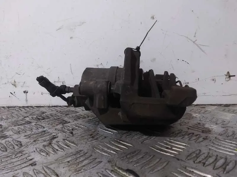 Pinza Freno Delantera Izquierda para Ford Focus Lim. (Cb8)