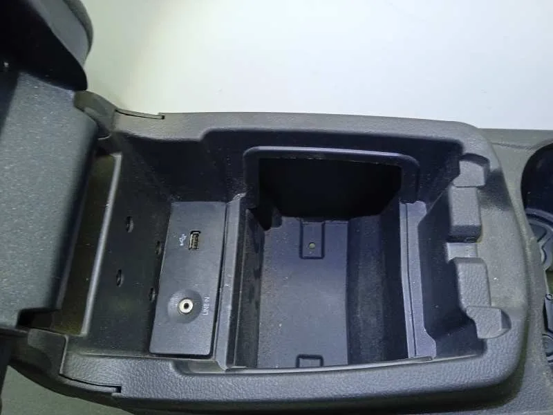 Apoyabrazos Central para Ford Focus Lim. (Cb8)