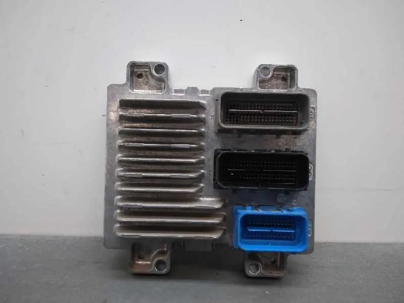 Centralita Motor Uce para Opel Astra J Lim.