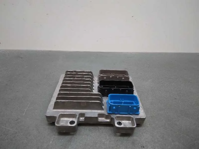 Centralita Motor Uce para Opel Astra J Lim.