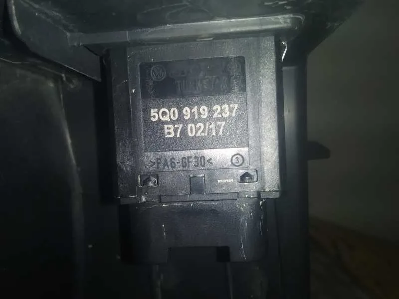 Guantera para Seat Leon (5F1)