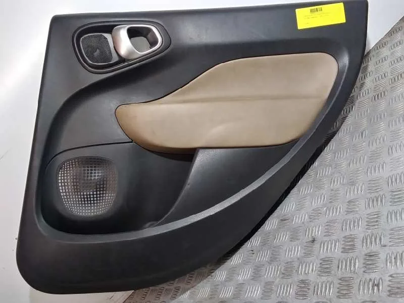 Guarnecido Puerta Trasera Derecha para Fiat 500 L (330)