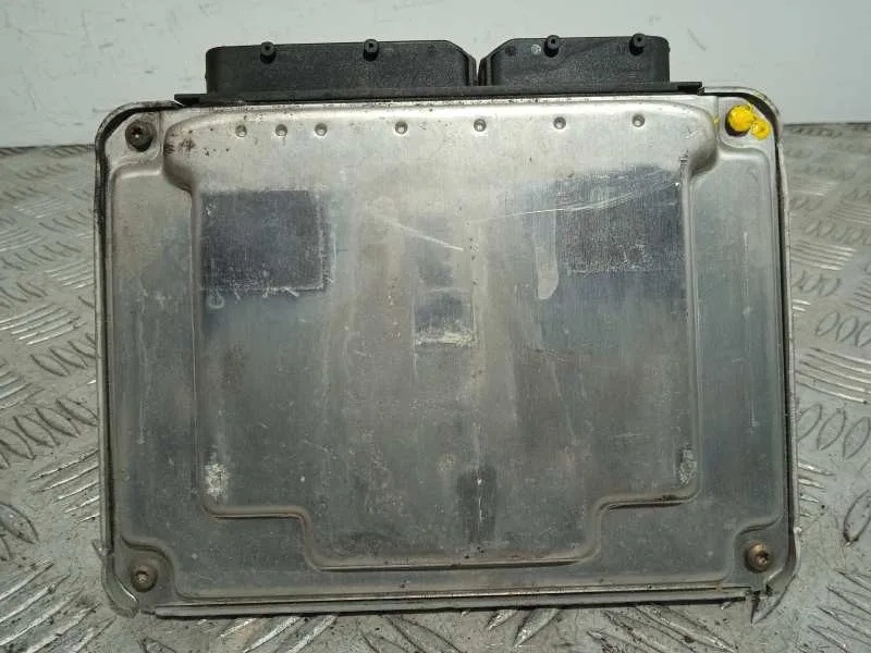 Centralita Motor Uce para Volkswagen Golf Iv Berlina (1J1)