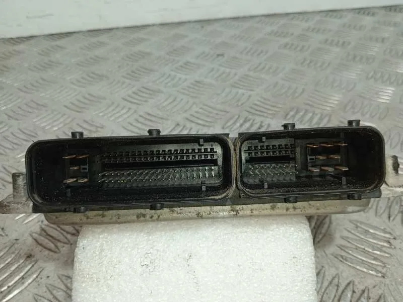 Centralita Motor Uce para Volkswagen Golf Iv Berlina (1J1)