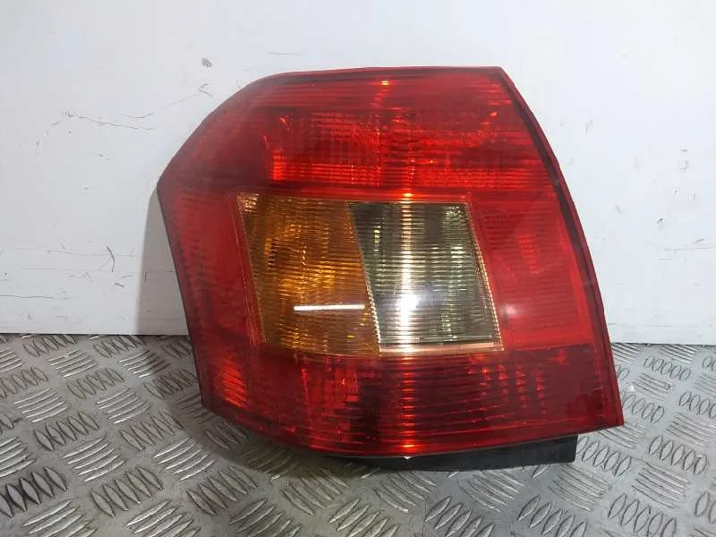 Piloto Trasero Derecho para Toyota Corolla (E12)