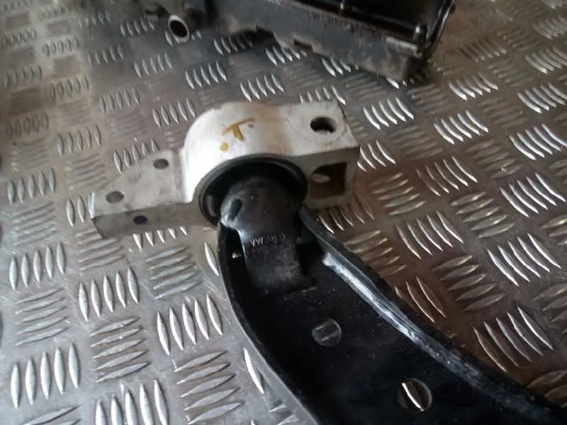 Brazo Suspension Inferior Delantero Izquierdo para Seat Leon (1P1)