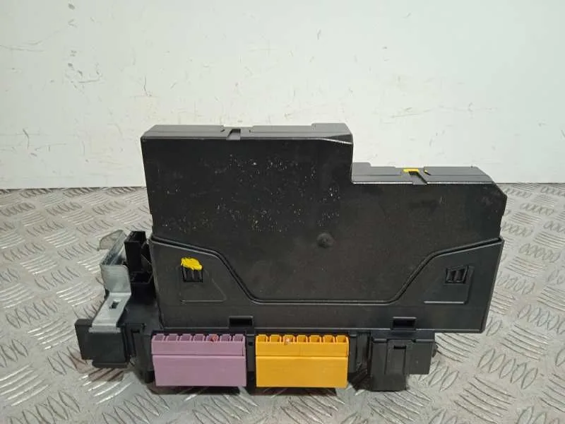 Caja Reles / Fusibles para Mercedes-Benz Clase C (W204) Berlina