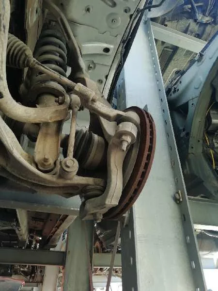 Mangueta Delantera Izquierda para Jeep Cherokee