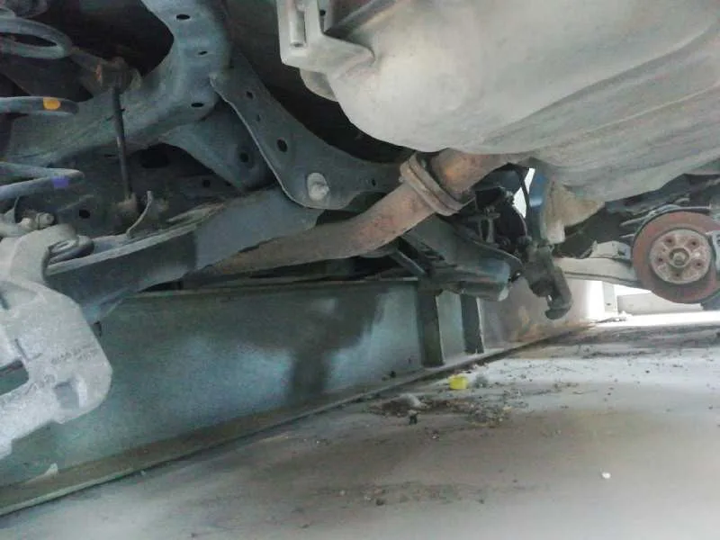 Puente Trasero para Mazda 3 Lim. ()