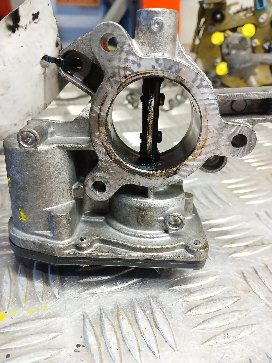 Caja Mariposa para Opel Corsa D