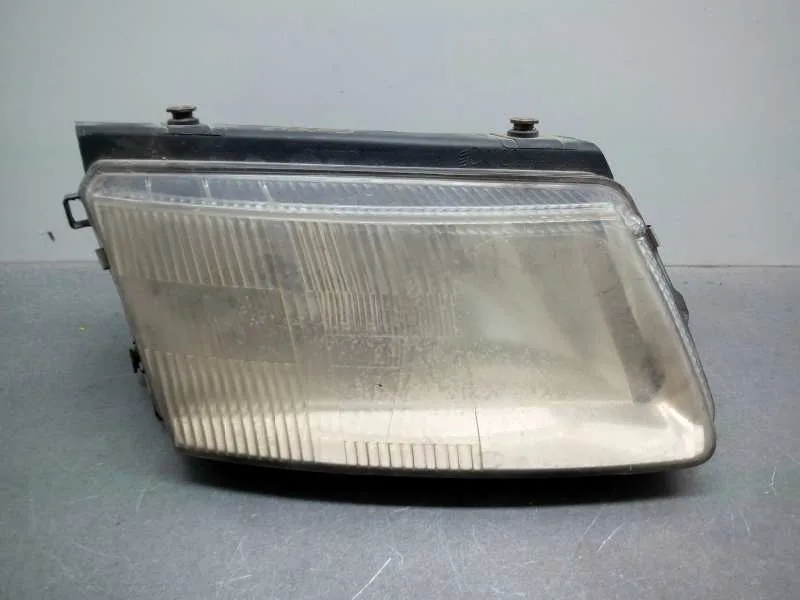 Faro Derecho para Volkswagen Passat Berlina (3B2)