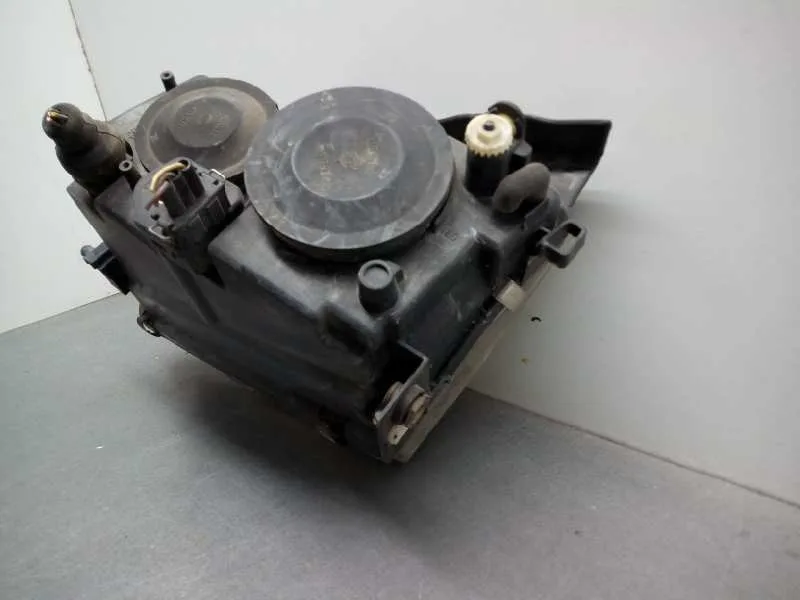 Faro Derecho para Volkswagen Passat Berlina (3B2)