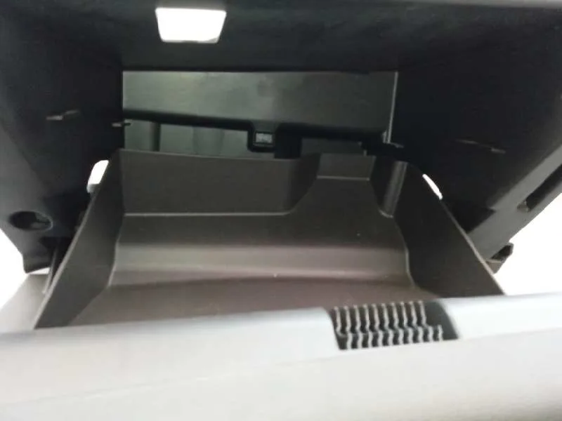 Guantera para Opel Astra J Lim.