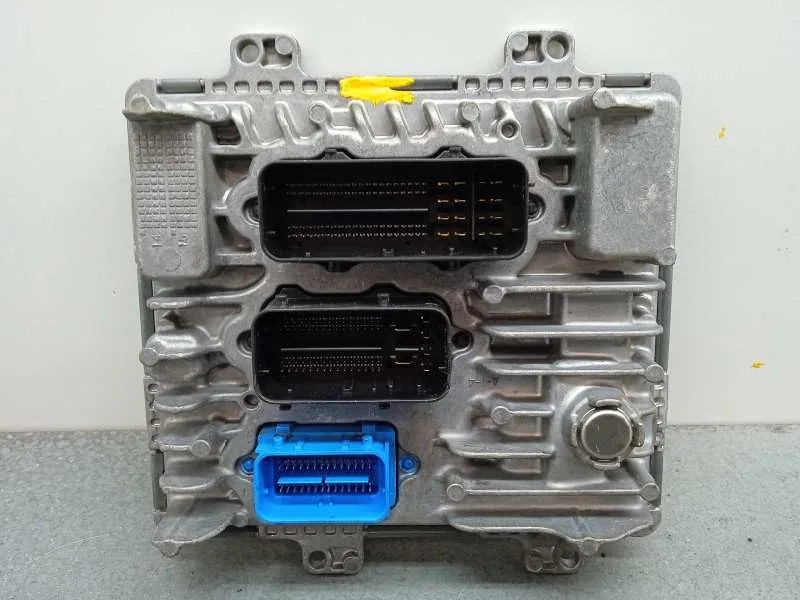 Centralita Motor Uce para Opel Astra J Lim.