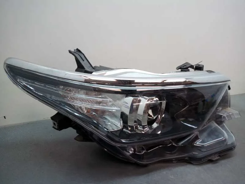 Faro Derecho para Toyota Auris Touring Sports (E18)