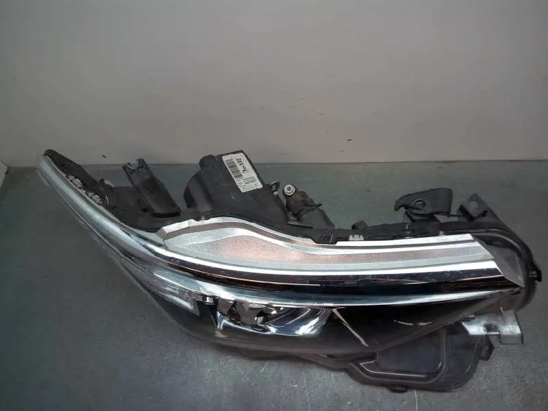 Faro Derecho para Toyota Auris Touring Sports (E18)