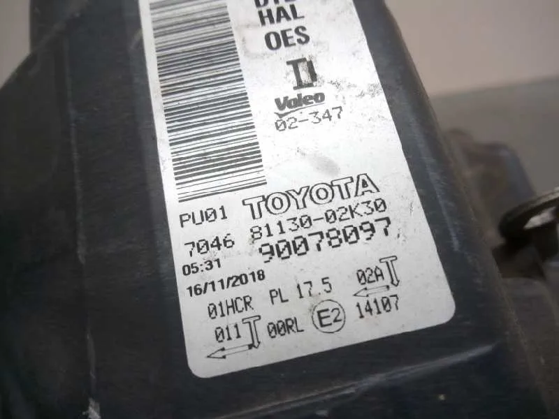 Faro Derecho para Toyota Auris Touring Sports (E18)
