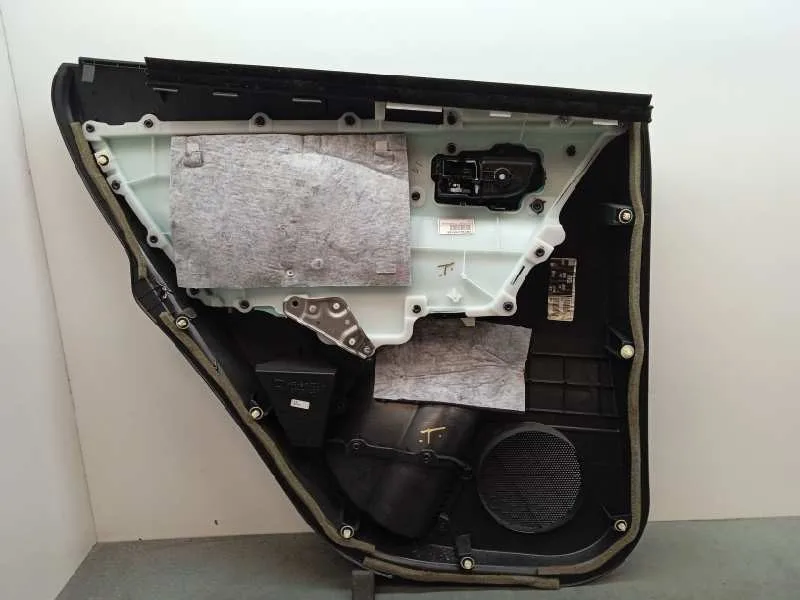 Guarnecido Puerta Trasera Derecha para Toyota Auris Touring Sports (E18)