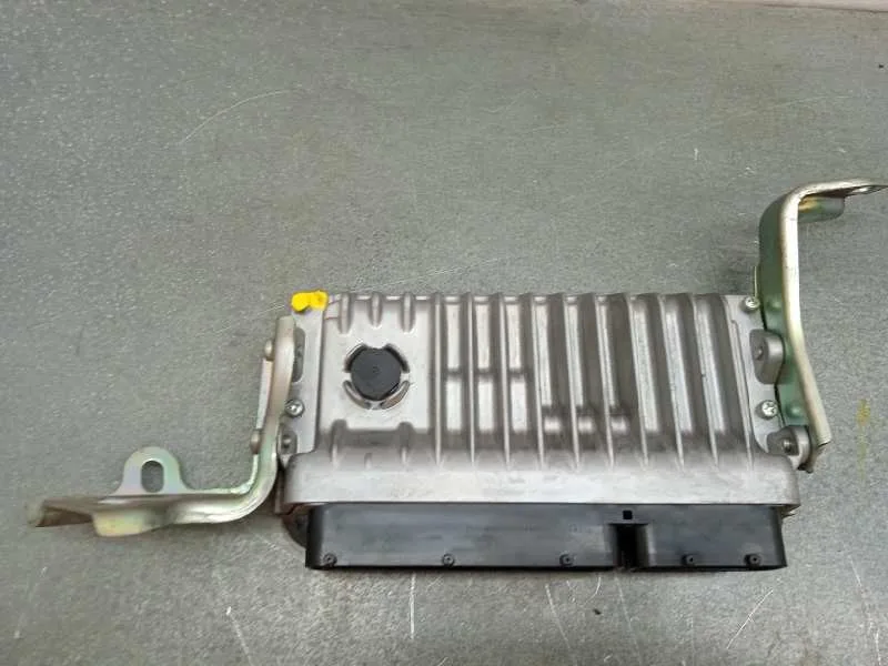 Centralita Motor Uce para Toyota Auris Touring Sports (E18)