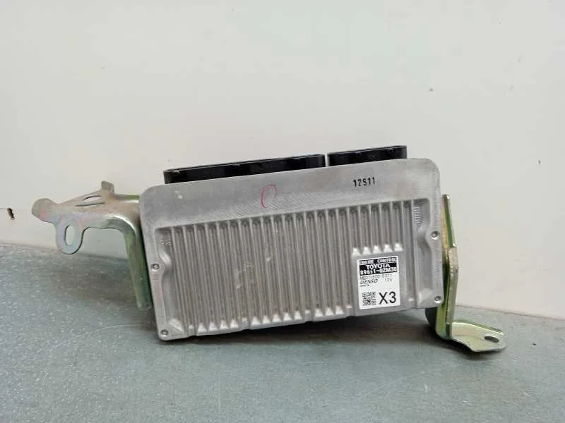 Centralita Motor Uce para Toyota Auris Touring Sports (E18)
