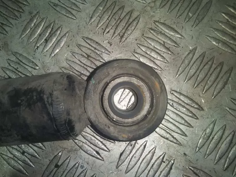 Amortiguador Trasero Izquierdo para Toyota Corolla (E18)